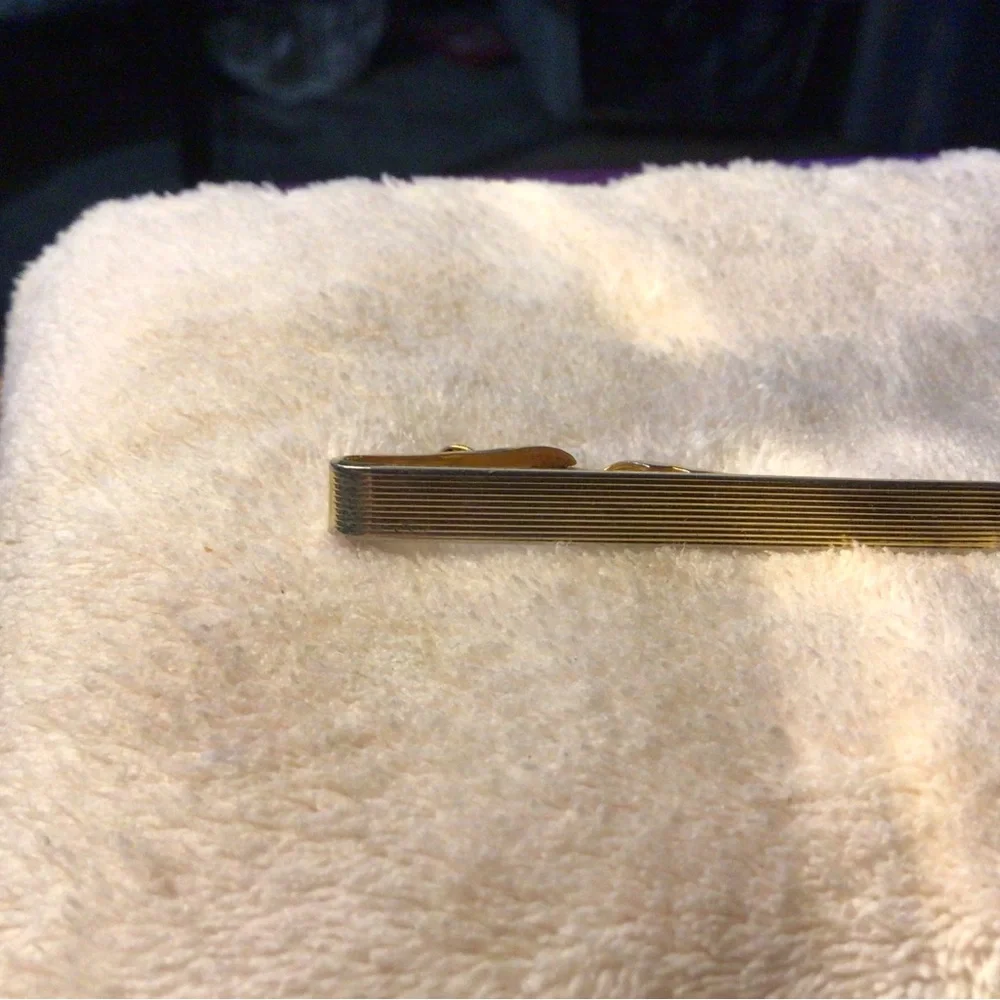 Men's Gold Ribbed Tie Clip - Sleek Professional Finish